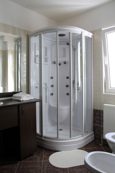 Newark Shower Installation